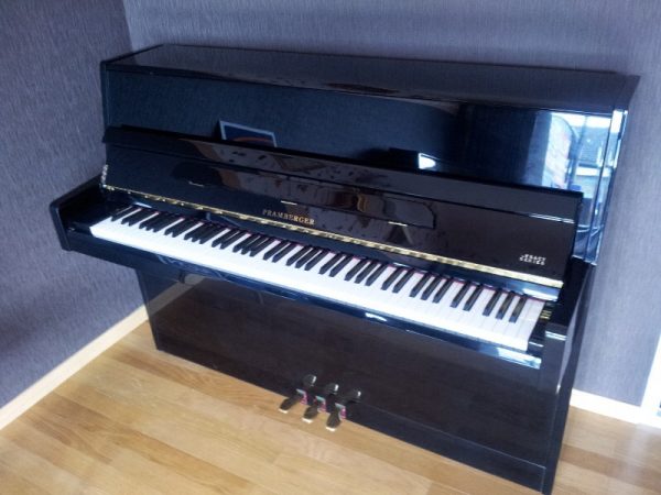 Piano Pramberger LV108